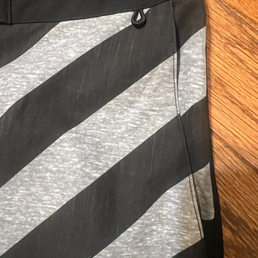 American Eagle Outfitters Black and Gray Men's Swim Board Shorts Sz M